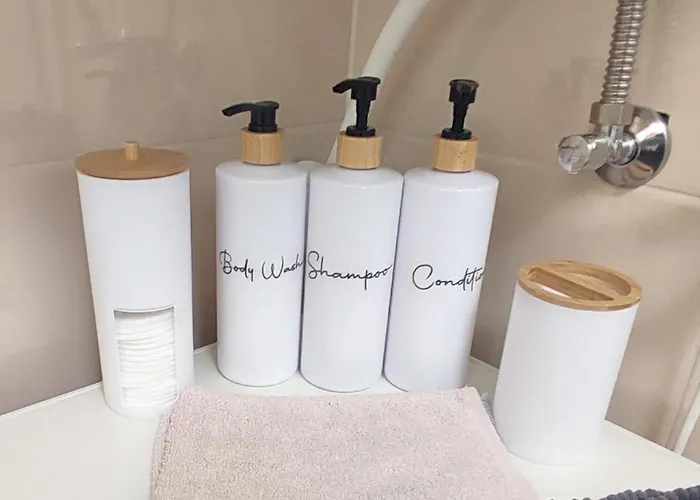 Vida Vendeghaz - *